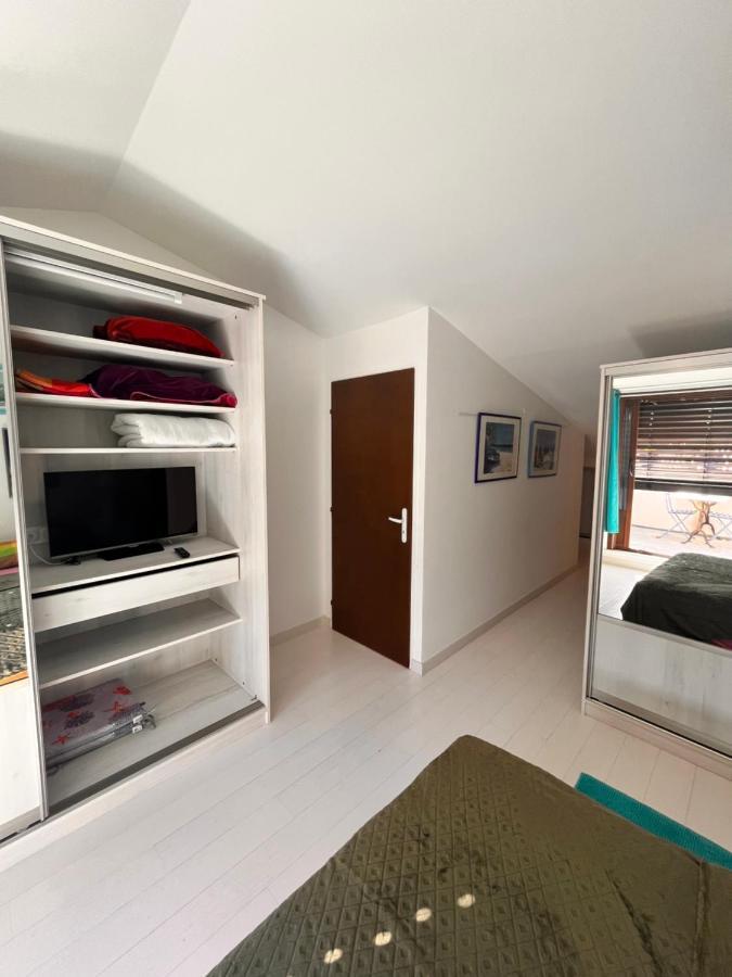 Belle Chambre Spacieuse, Tropezienne, Vue Remparts, Clim, Parking Aigues-Mortes Exterior photo
